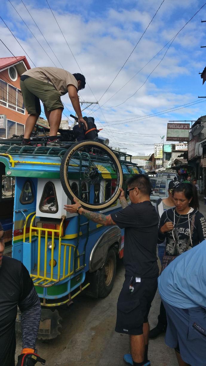 Unloading the bikes from a typical Filipino Jeepney to start our bikepacking adventure in the mountains 